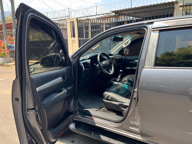 TOYOTA HILUX REVO 2016  - Imagen 6