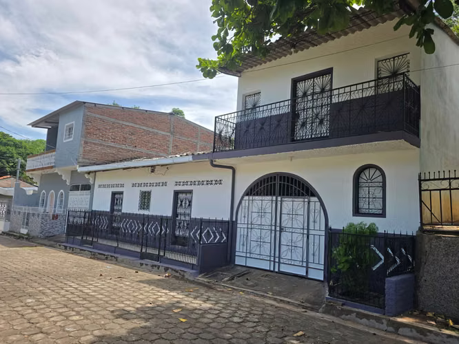 sell beautiful house in Barrio Los Pozos chirilagua San Miguel