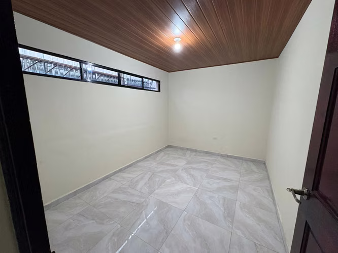  ¡Como Nueva! Casa Full Remodelada de 4 Habitaciones en San Jacinto - Imagen 7