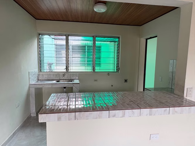  ¡Como Nueva! Casa Full Remodelada de 4 Habitaciones en San Jacinto - Imagen 3