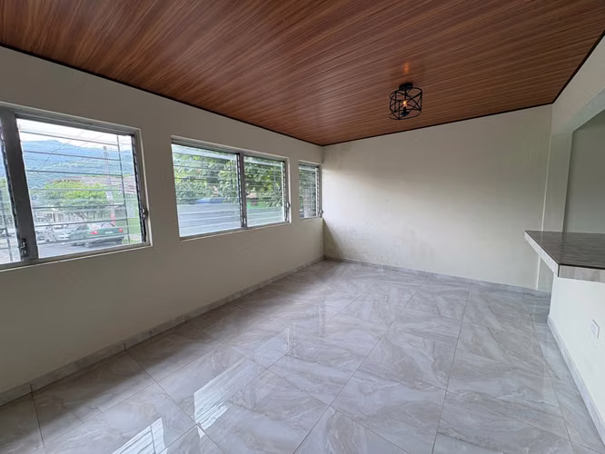  ¡Como Nueva! Casa Full Remodelada de 4 Habitaciones en San Jacinto - Imagen 4