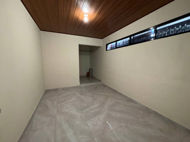  ¡Como Nueva! Casa Full Remodelada de 4 Habitaciones en San Jacinto - Imagen 9