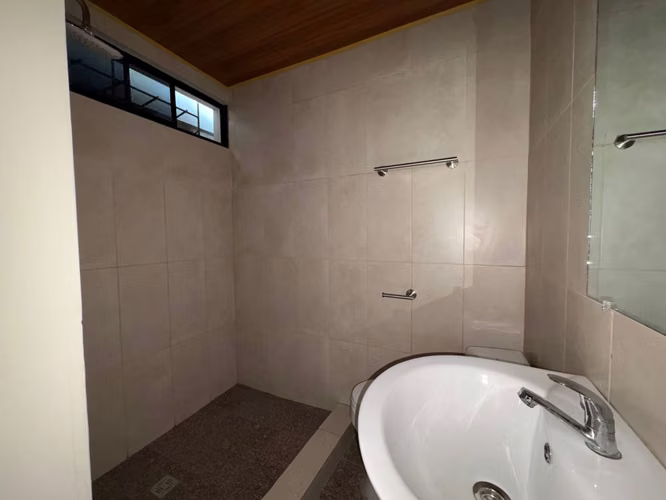  ¡Como Nueva! Casa Full Remodelada de 4 Habitaciones en San Jacinto - Imagen 12