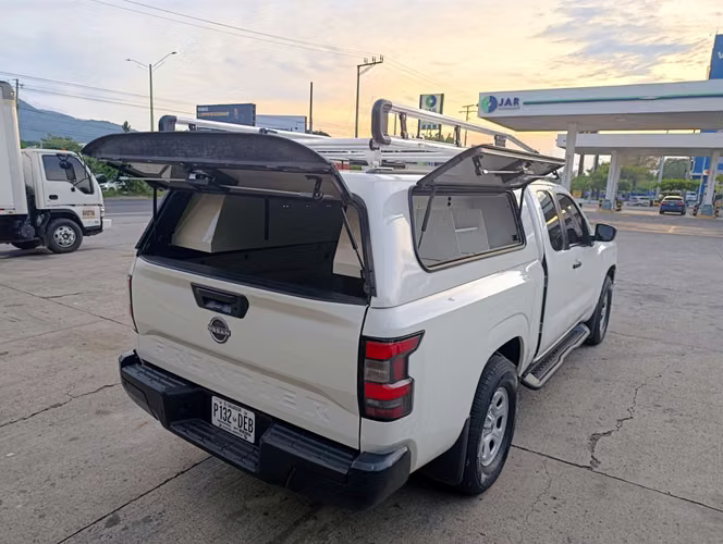 2025 NISSAN FRONTIER sv 4x4 (bolsas buenas)