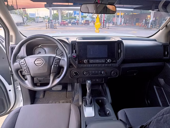2025 NISSAN FRONTIER sv 4x4 (bolsas buenas)