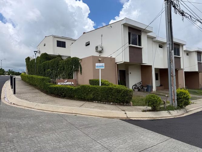 LAS PÉRGOLAS, Casa en Alquiler, AMUEBLADA - Imagen 2