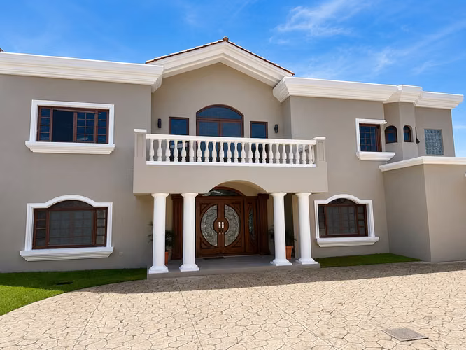 CASA DE LUJO AMUEBLADA EN RESIDENCIAL PALMIRA