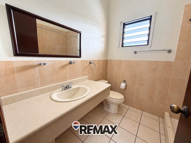 CASA DE ESQUINA EN CONDOMINIO MIRAMAR, SAN JOSÉ VILLANUEVA - Imagen 4