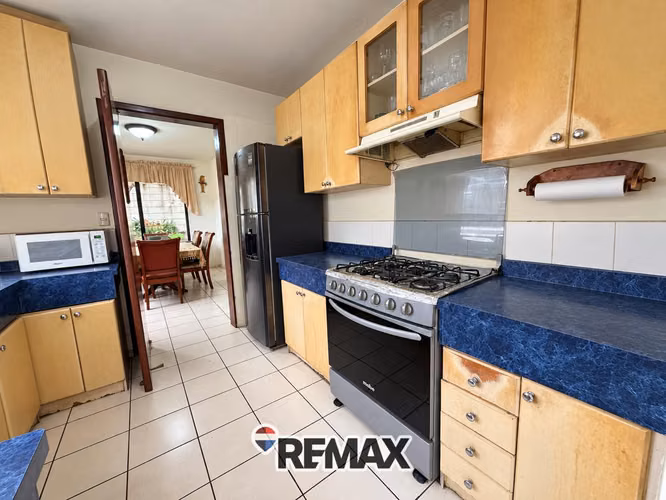 CASA DE ESQUINA EN CONDOMINIO MIRAMAR, SAN JOSÉ VILLANUEVA - Imagen 6