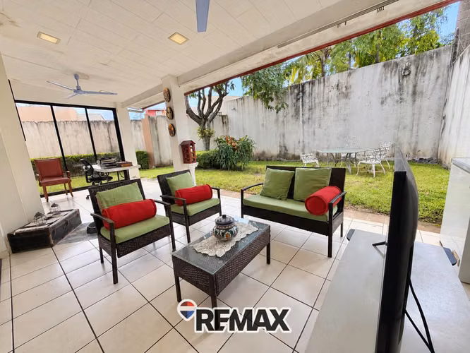 CASA DE ESQUINA EN CONDOMINIO MIRAMAR, SAN JOSÉ VILLANUEVA - Imagen 9