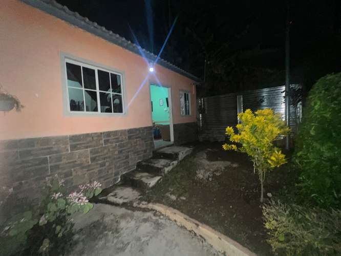 Selling house in Quezaltepeque negotiable price