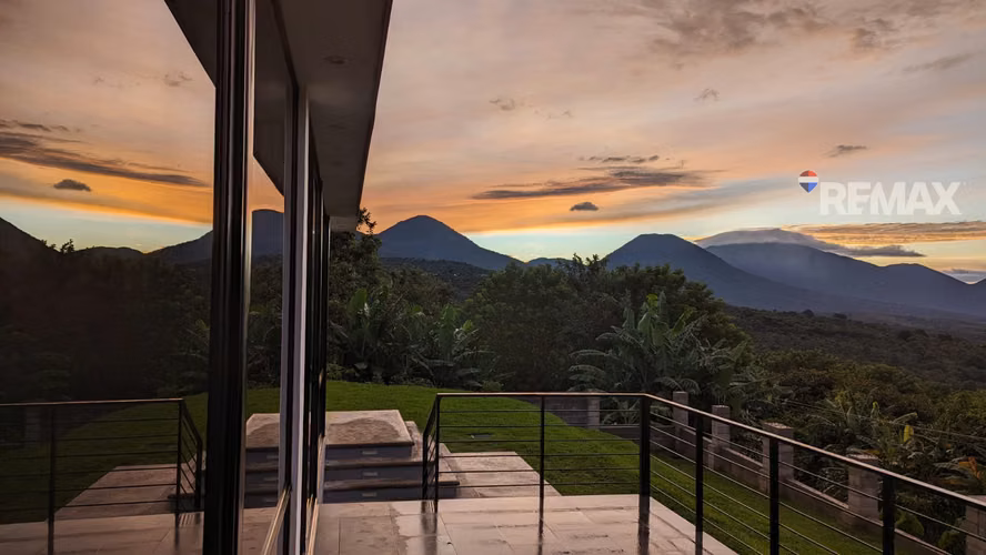 EXCLUSIVA CASA EN RESIDENCIAL PRIVADA EN RUTA DE LAS FLORES, JUAYÚA - Imagen 15