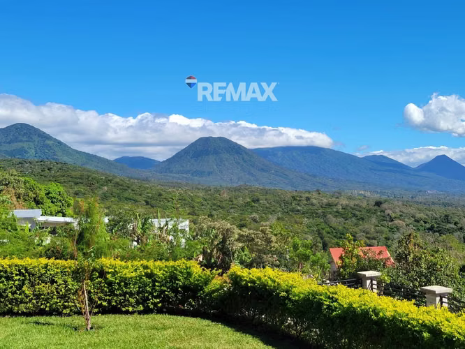 EXCLUSIVA CASA EN RESIDENCIAL PRIVADA EN RUTA DE LAS FLORES, JUAYÚA - Imagen 12