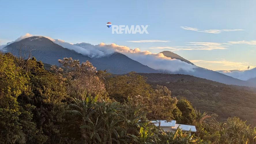 EXCLUSIVA CASA EN RESIDENCIAL PRIVADA EN RUTA DE LAS FLORES, JUAYÚA - Imagen 2