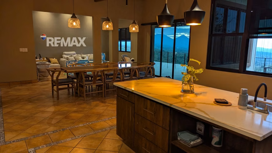 EXCLUSIVA CASA EN RESIDENCIAL PRIVADA EN RUTA DE LAS FLORES, JUAYÚA - Imagen 19