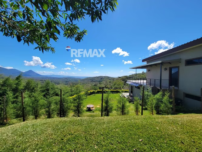 EXCLUSIVA CASA EN RESIDENCIAL PRIVADA EN RUTA DE LAS FLORES, JUAYÚA - Imagen 6
