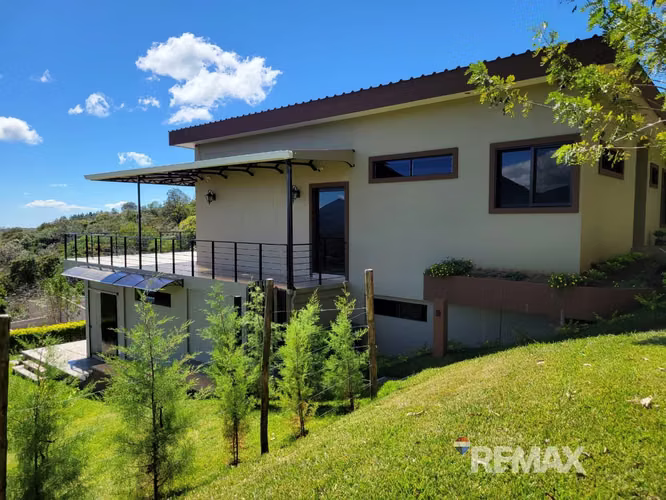 EXCLUSIVA CASA EN RESIDENCIAL PRIVADA EN RUTA DE LAS FLORES, JUAYÚA - Imagen 9