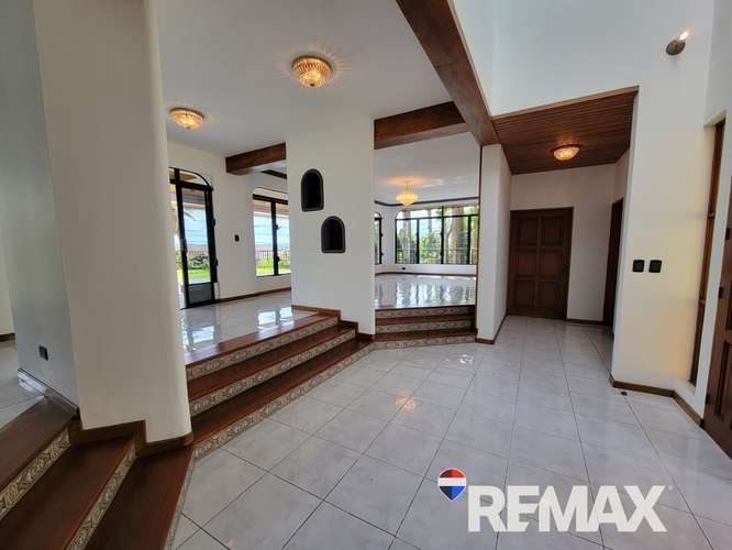COLONIA ESCALÓN | CASA EN ALQUILER | CUMBRES DE LA ESCALÓN AMPLIO PARQUEO - Imagen 2
