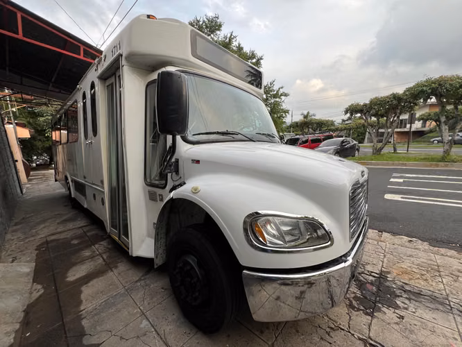 Se vende microbus Freighliner 2018 motor Cummins 