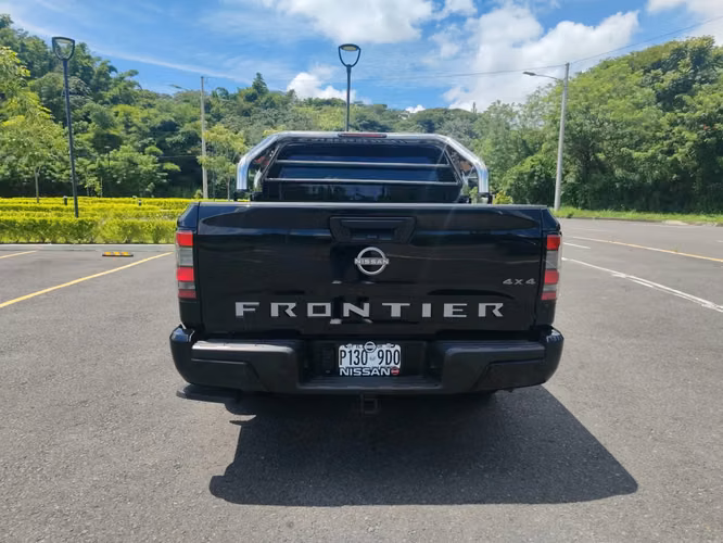  NISSAN FRONTIER DOBLE CABINA  2022 , 4X4,PIÑON DE MONTAÑA, ,……………si ve el anuncio es porque    si esta disponible - Imagen 5