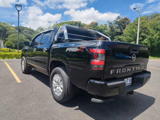  NISSAN FRONTIER DOBLE CABINA  2022 , 4X4,PIÑON DE MONTAÑA, ,……………si ve el anuncio es porque    si esta disponible - Imagen 4