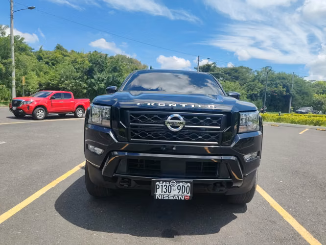  NISSAN FRONTIER DOBLE CABINA  2022 , 4X4,PIÑON DE MONTAÑA, ,……………si ve el anuncio es porque    si esta disponible - Imagen 3