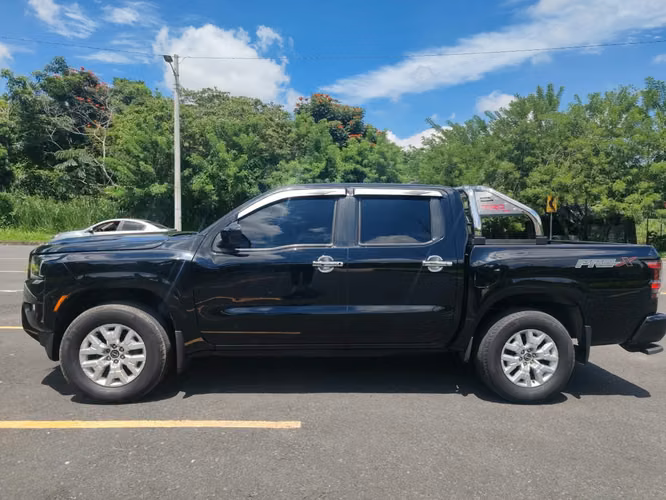  NISSAN FRONTIER DOBLE CABINA  2022 , 4X4,PIÑON DE MONTAÑA, ,……………si ve el anuncio es porque    si esta disponible - Imagen 6