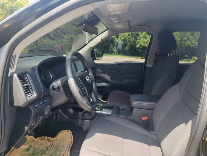  NISSAN FRONTIER DOBLE CABINA  2022 , 4X4,PIÑON DE MONTAÑA, ,……………si ve el anuncio es porque    si esta disponible - Imagen 8