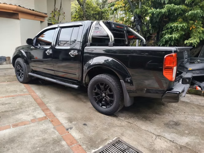  NISSAN FRONTIER DOBLE CABINA  2018 , 4X4,PIÑON DE MONTAÑA,BOLSAS  BUENAS ,…. SI VE EL ANUNCIO ES PORQUE ESTA DISPONIBLE - Imagen 3