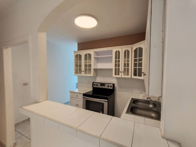 Apartamento con línea blanca en alquiler en San Benito