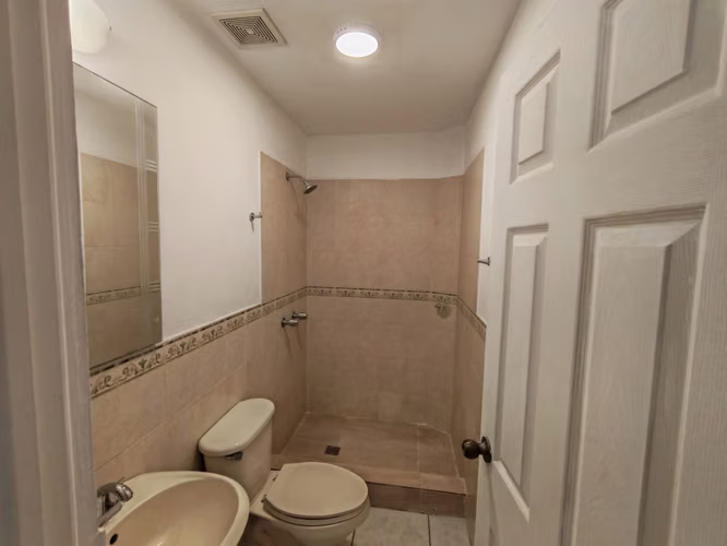 Apartamento con línea blanca en alquiler en San Benito
