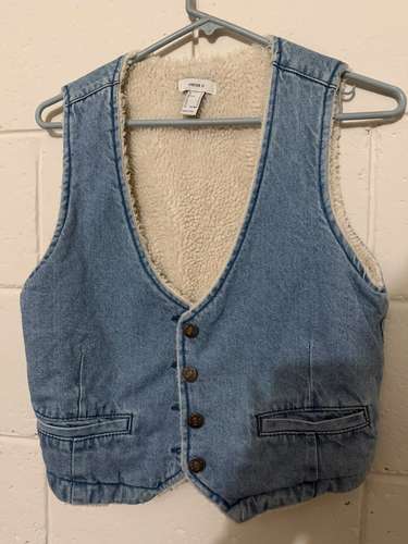 The price varies according to a garment