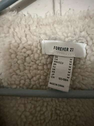 El precio varia segun prenda 