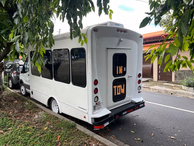 Microbus Ford Transit año 2019 para 19 pasajeros