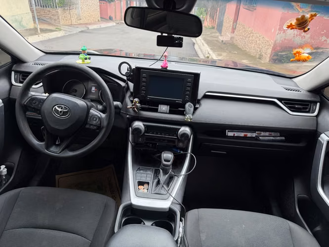RAV4 2021 AWD, poco negóciable - Imagen 3