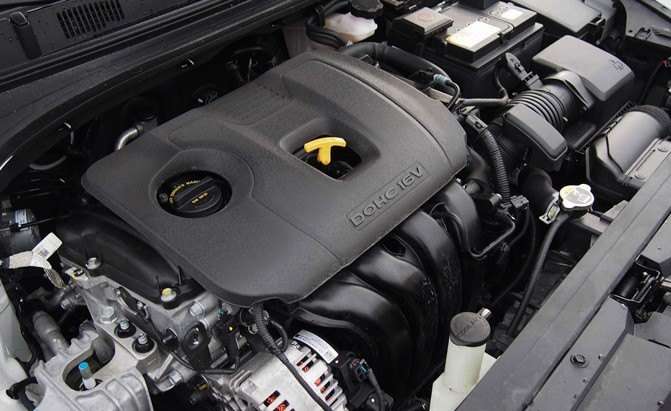 VENDO O CAMBIÓ MAS RIBETE A MI FAVOR HYUNDAI ELANTRA FULL EXTRAS TRANSMISIÓN ESTÁNDAR MOTOR 2.0 DOCH AÑO 2019