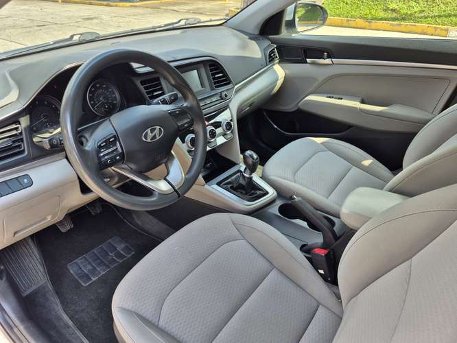 VENDO O CAMBIÓ MAS RIBETE A MI FAVOR HYUNDAI ELANTRA FULL EXTRAS TRANSMISIÓN ESTÁNDAR MOTOR 2.0 DOCH AÑO 2019