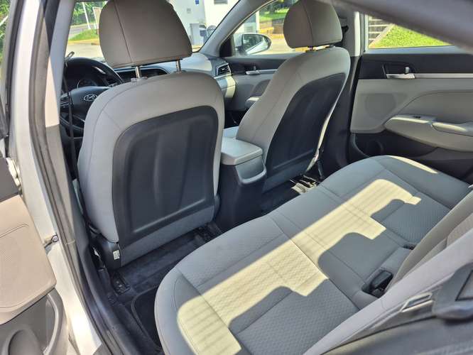 VENDO O CAMBIÓ MAS RIBETE A MI FAVOR HYUNDAI ELANTRA FULL EXTRAS TRANSMISIÓN ESTÁNDAR MOTOR 2.0 DOCH AÑO 2019