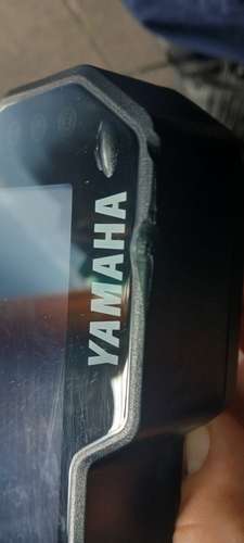 Vendo tablero ee yamaha 4.0 solo un golpe en la esquina no afecta en nada a toda prueba.