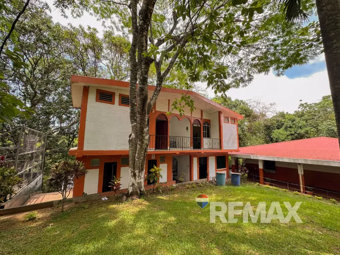 14,000 m ² property with complete infrastructure - Route to Suchitoto