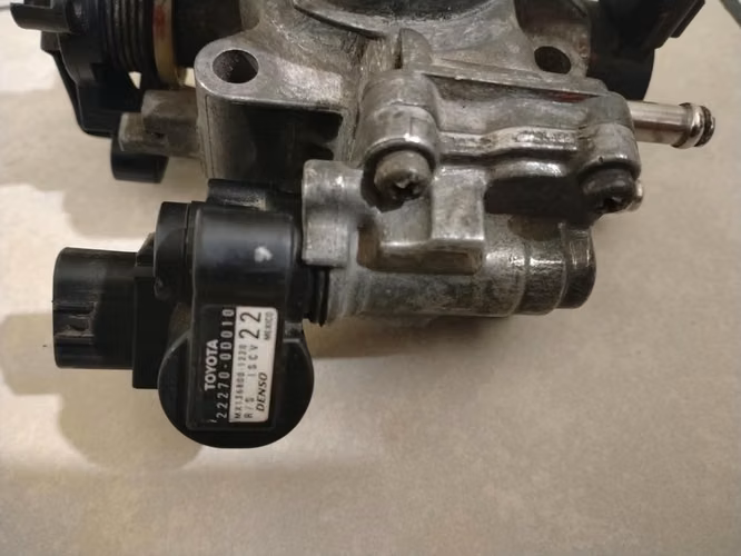 Cuello aceleración Toyota Corolla 99 motor 1zz