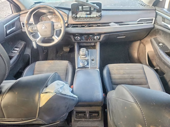 MITSUBISHI OUTLANDER SE 2024