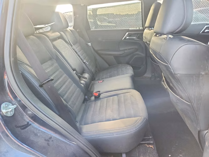 MITSUBISHI OUTLANDER SE 2024