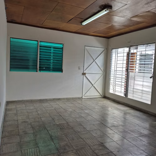 Venta de casa, Universitaria Norte, Pasaje La Rosa, Mejicanos, San Salvador.