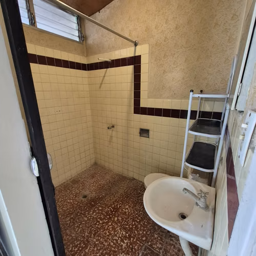 Venta de casa, Universitaria Norte, Pasaje La Rosa, Mejicanos, San Salvador.