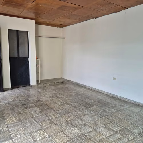 Venta de casa, Universitaria Norte, Pasaje La Rosa, Mejicanos, San Salvador.