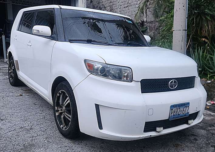 Toyota scion xd 2009 standar 4 cilindros rines ac xtras acepto auto a cuenta  - Imagen 4