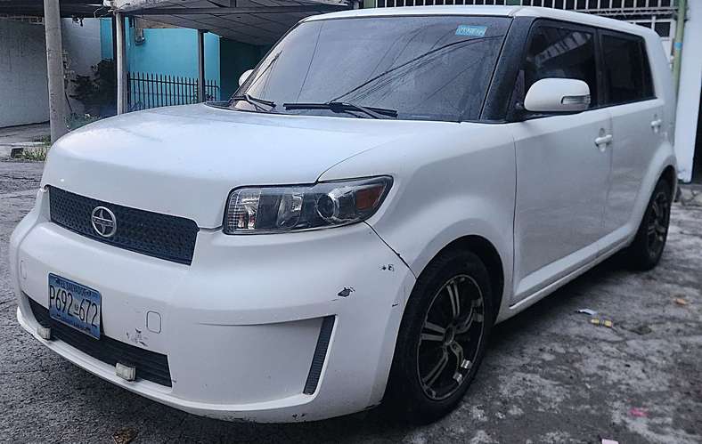 Toyota scion xd 2009 standar 4 cilindros rines ac xtras acepto auto a cuenta  - Imagen 5