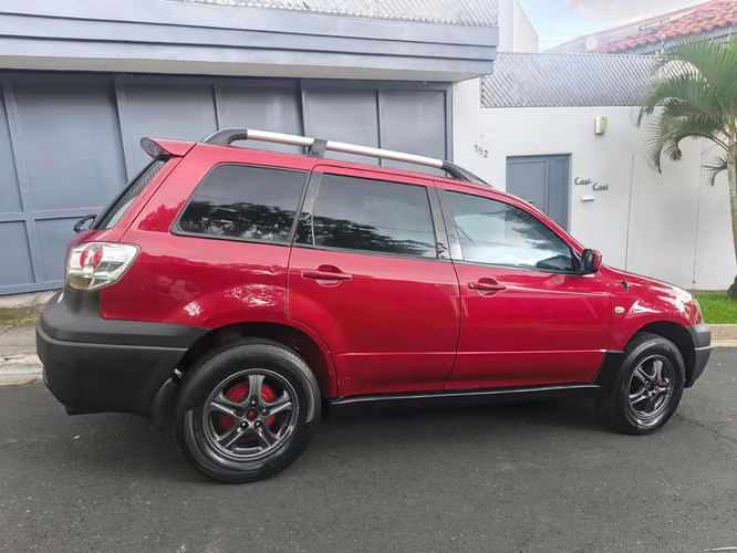 MITSUBISHI OUTLANDER 2003  4X4 Automática  Traspaso Directo 4 cilindros Caja ATF A/C Rines
