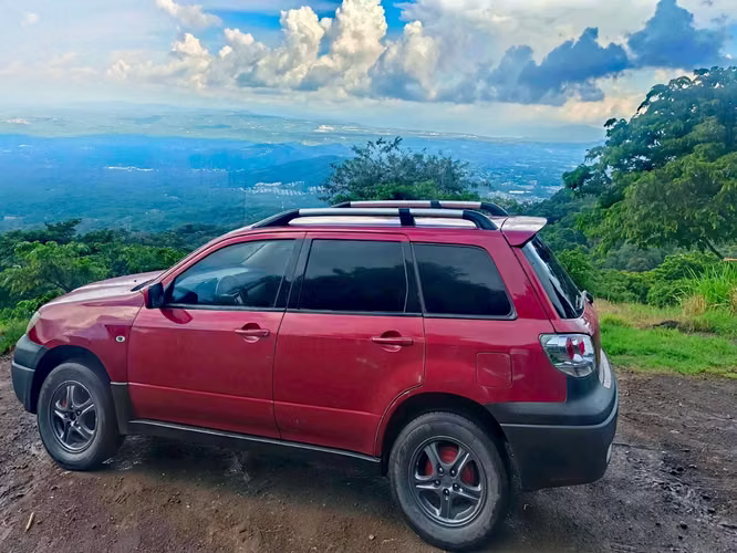 MITSUBISHI OUTLANDER 2003  4X4 Automática  Traspaso Directo 4 cilindros Caja ATF A/C Rines